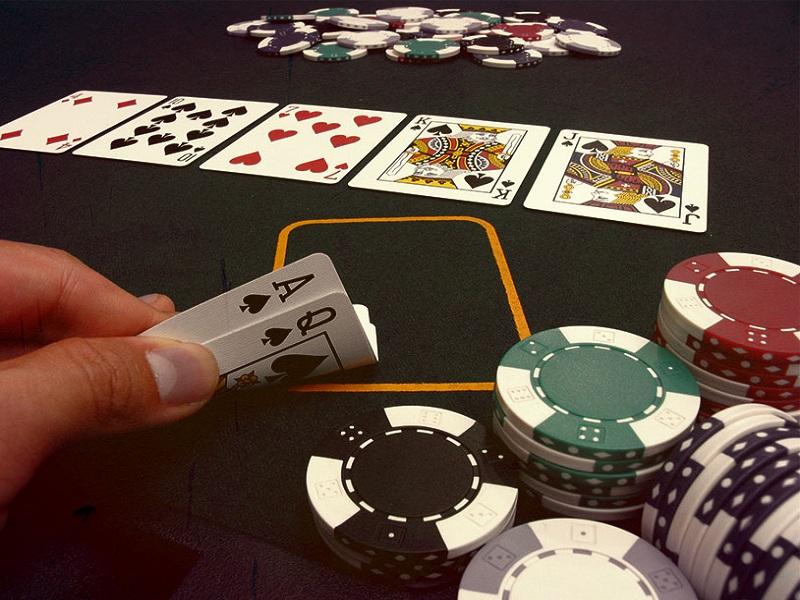 Chiến lược thắng cược Poker Tour với RE-RAISE